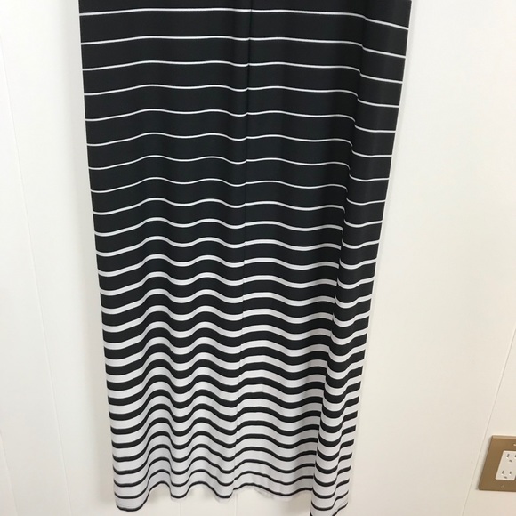 roz & Ali 10 Petite Sleeveless Striped Maxi Dress - Picture 9 of 10